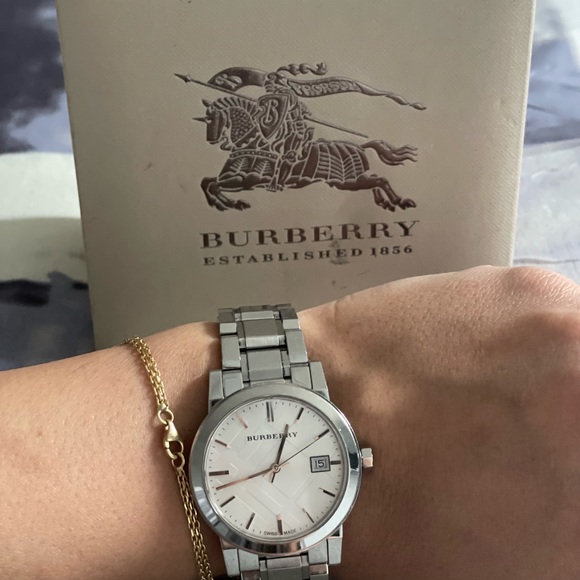 Burberry watch - Picture 1 of 3